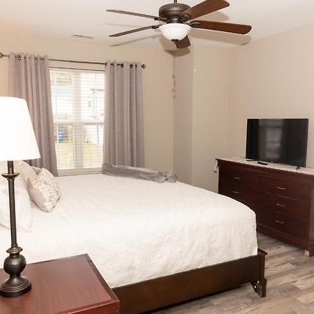 Beautiful Spacious 4 Bedroom House , Sleeps 8+ Raleigh Exterior foto